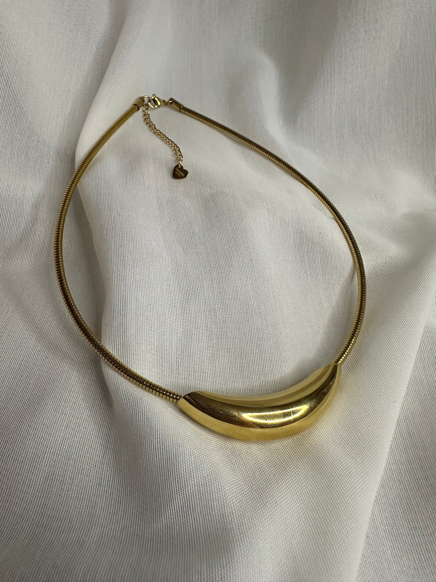 Metal choker